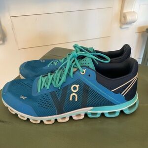 On Running Cloudflow Women’s size 9 Blue